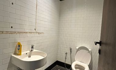 FOR RENT/DISEWAKAN RUANG USAHA DI KEMANG