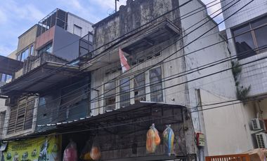 HFN0326 Ruko tua 2 lantai di perniagaan timur dekat pintu kecil jakarta barat