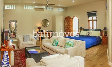 Villa Lima Kamar Tidur Dengan Taman Yang Luas Di Sanur