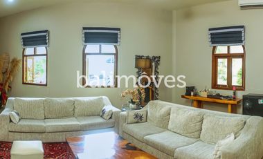 Villa Lima Kamar Tidur Dengan Taman Yang Luas Di Sanur