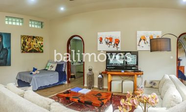 Villa Lima Kamar Tidur Dengan Taman Yang Luas Di Sanur