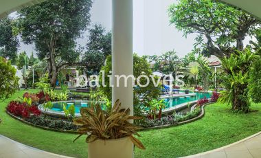 Villa Lima Kamar Tidur Dengan Taman Yang Luas Di Sanur