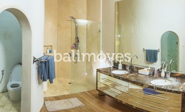 Villa Lima Kamar Tidur Dengan Taman Yang Luas Di Sanur