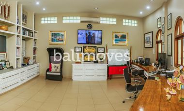 Villa Lima Kamar Tidur Dengan Taman Yang Luas Di Sanur