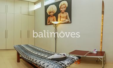 Villa Lima Kamar Tidur Dengan Taman Yang Luas Di Sanur