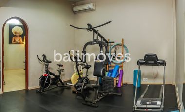 Villa Lima Kamar Tidur Dengan Taman Yang Luas Di Sanur