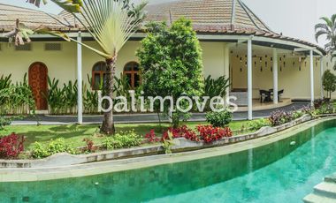 Villa Lima Kamar Tidur Dengan Taman Yang Luas Di Sanur