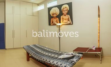 Villa Lima Kamar Tidur Dengan Taman Yang Luas Di Sanur