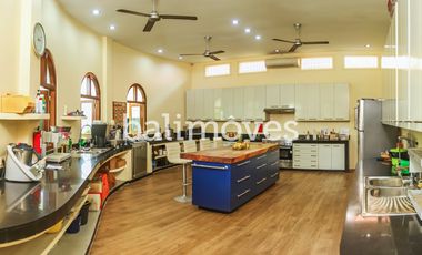 Villa Lima Kamar Tidur Dengan Taman Yang Luas Di Sanur