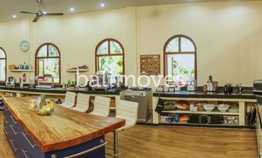 Villa Lima Kamar Tidur Dengan Taman Yang Luas Di Sanur