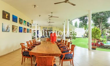 Villa Lima Kamar Tidur Dengan Taman Yang Luas Di Sanur
