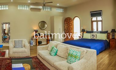 Villa Lima Kamar Tidur Dengan Taman Yang Luas Di Sanur