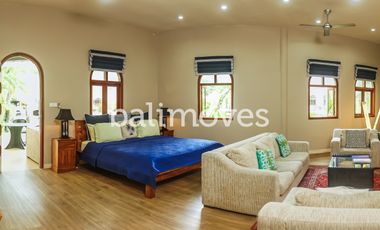 Villa Lima Kamar Tidur Dengan Taman Yang Luas Di Sanur