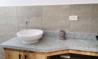 Venta casa en Puembo, no adosada, en Conjunto privado