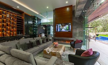 Casa de Lujo con Alberca en venta El Palomar una  planta Sur