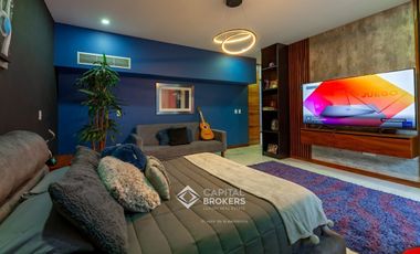 Casa de Lujo con Alberca en venta El Palomar una  planta Sur