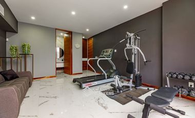 Casa de Lujo con Alberca en venta El Palomar una  planta Sur