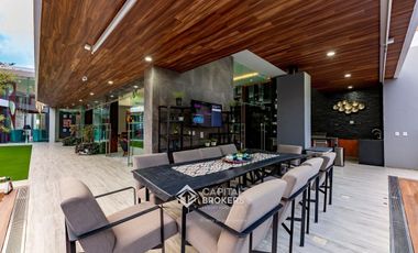 Casa de Lujo con Alberca en venta El Palomar una  planta Sur