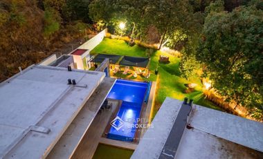 Casa de Lujo con Alberca en venta El Palomar una  planta Sur