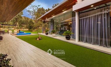 Casa de Lujo con Alberca en venta El Palomar una  planta Sur