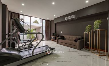 Casa de Lujo con Alberca en venta El Palomar una  planta Sur