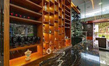 Casa de Lujo con Alberca en venta El Palomar una  planta Sur