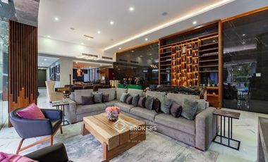 Casa de Lujo con Alberca en venta El Palomar una  planta Sur