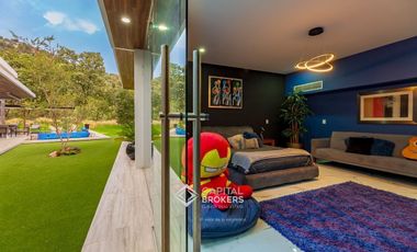 Casa de Lujo con Alberca en venta El Palomar una  planta Sur