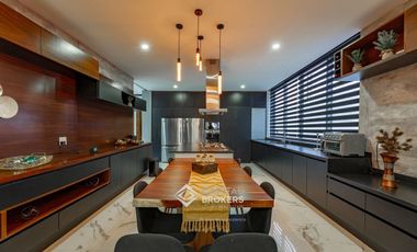 Casa de Lujo con Alberca en venta El Palomar una  planta Sur