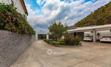 Casa de Lujo con Alberca en venta El Palomar una  planta Sur