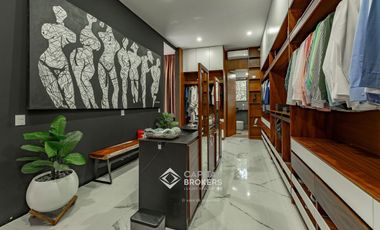 Casa de Lujo con Alberca en venta El Palomar una  planta Sur