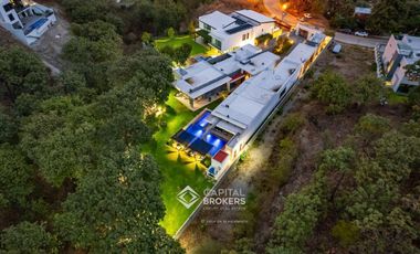 Casa de Lujo con Alberca en venta El Palomar una  planta Sur