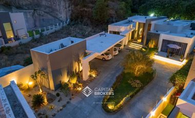 Casa de Lujo con Alberca en venta El Palomar una  planta Sur