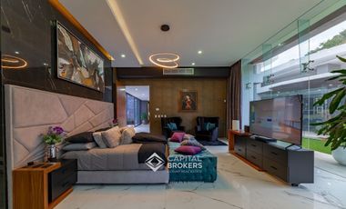 Casa de Lujo con Alberca en venta El Palomar una  planta Sur