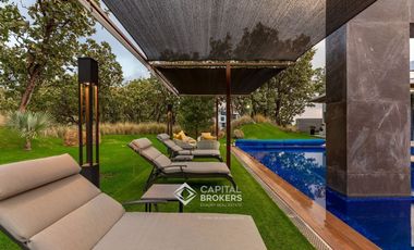 Casa de Lujo con Alberca en venta El Palomar una  planta Sur