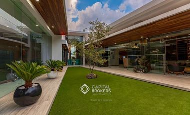 Casa de Lujo con Alberca en venta El Palomar una  planta Sur