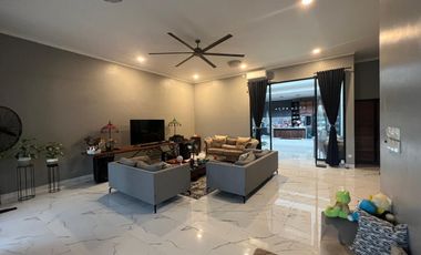 Dijual Rumah mewah dengan suasana komplek yg asri