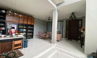 Dijual Rumah mewah dengan suasana komplek yg asri