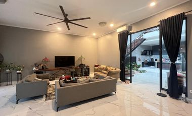 Dijual Rumah mewah dengan suasana komplek yg asri