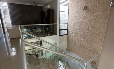 House for Sale with Pool, Garden, and 3 Bedrooms RHM-005