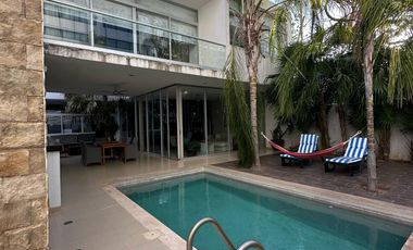 House for Sale with Pool, Garden, and 3 Bedrooms RHM-005