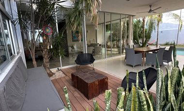 House for Sale with Pool, Garden, and 3 Bedrooms RHM-005