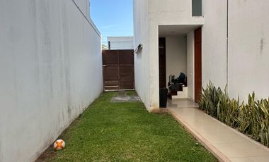 House for Sale with Pool, Garden, and 3 Bedrooms RHM-005