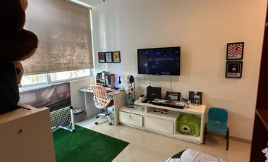 House for Sale with Pool, Garden, and 3 Bedrooms RHM-005