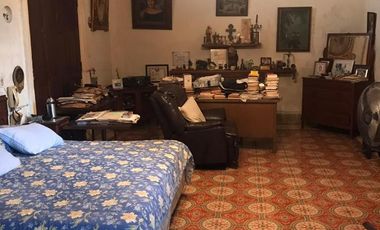 Colonial Residence for Sale in Mérida&#8217;s Historic Center: Spacious Land and Commercial Potential RHM-002