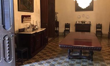 Colonial Residence for Sale in Mérida&#8217;s Historic Center: Spacious Land and Commercial Potential RHM-002