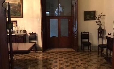Colonial Residence for Sale in Mérida&#8217;s Historic Center: Spacious Land and Commercial Potential RHM-002