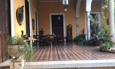 Colonial Residence for Sale in Mérida&#8217;s Historic Center: Spacious Land and Commercial Potential RHM-002
