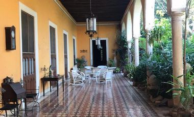 Colonial Residence for Sale in Mérida&#8217;s Historic Center: Spacious Land and Commercial Potential RHM-002