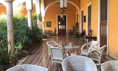 Colonial Residence for Sale in Mérida&#8217;s Historic Center: Spacious Land and Commercial Potential RHM-002